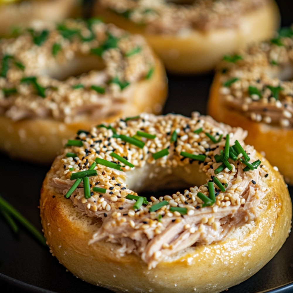 Bagels gratinés au thon et sésame