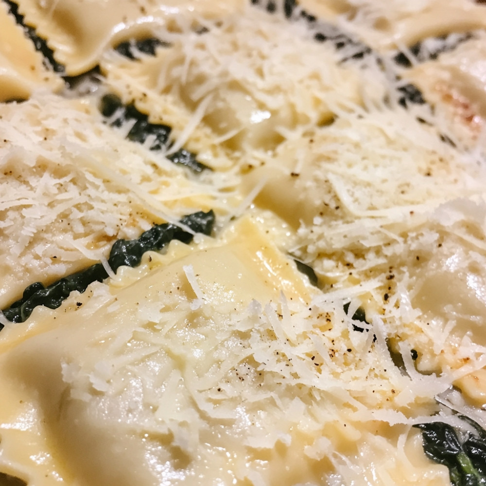 Lasagne de raviolis, épinards et saucisses