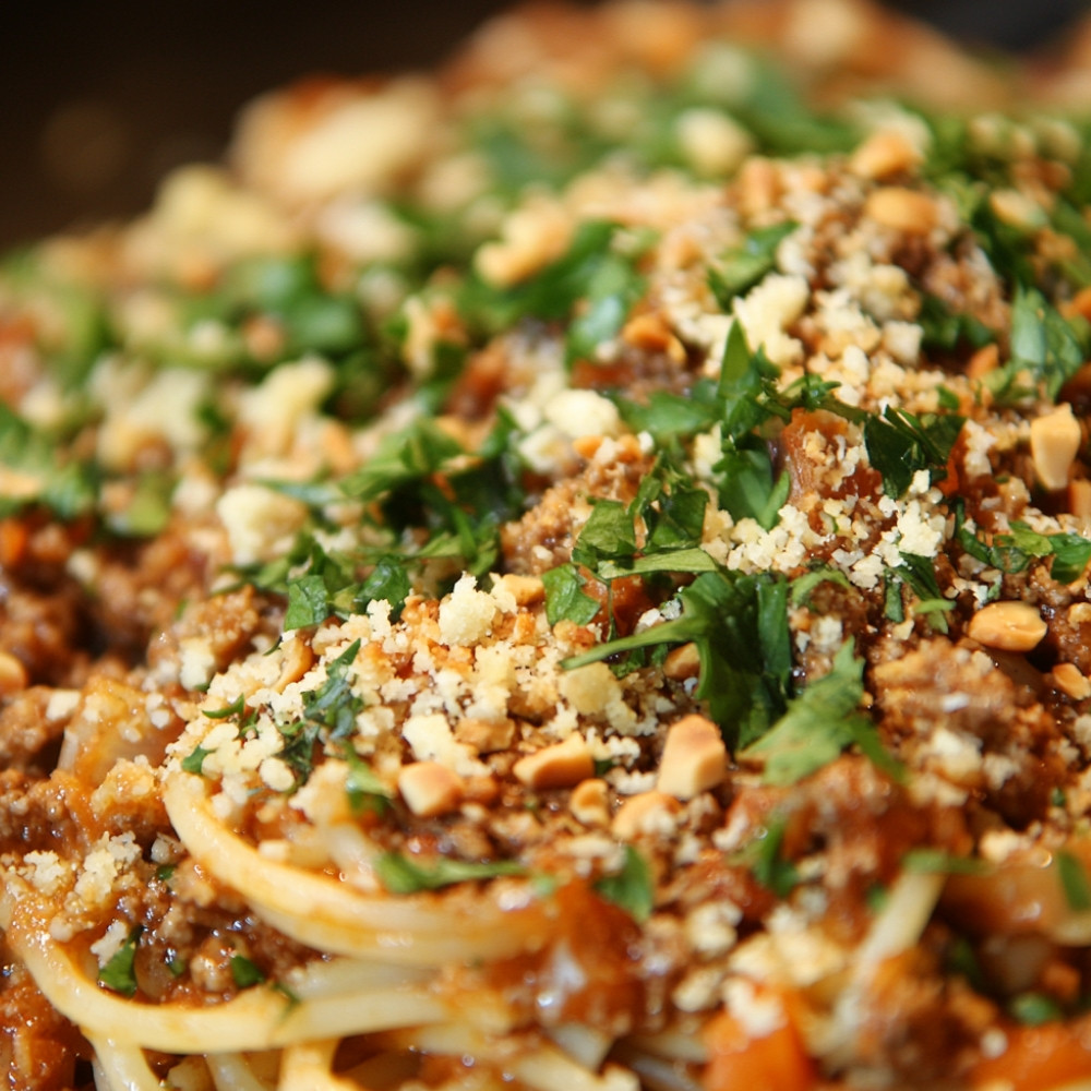 Spaghetti bolognaise et topping crunchy